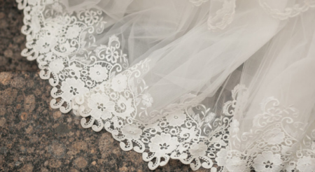 تسعينية تحقق حلمها وترتدي فستان الزفاف